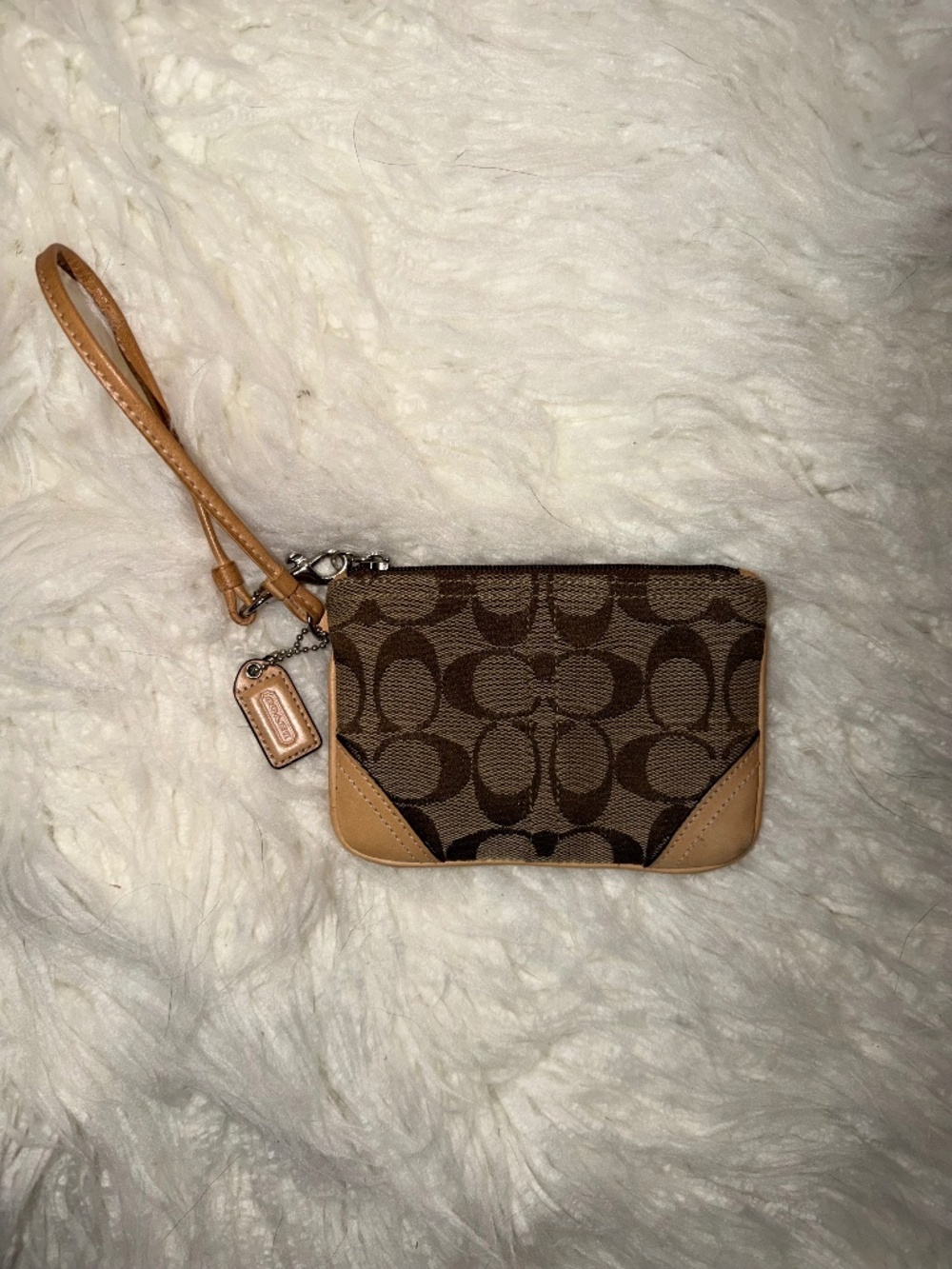 🤎 COACH // Classic Signature Wristlet // Tan